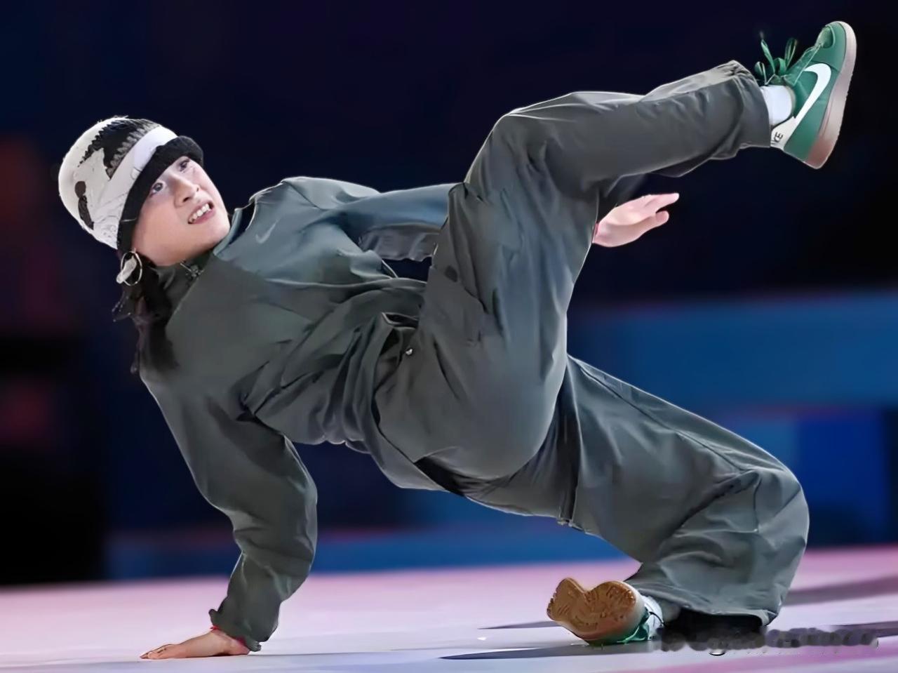 连胜3位日本选手夺冠！
17岁霹雳女孩...跳舞好看，笑着像叶一茜，大家说呢？