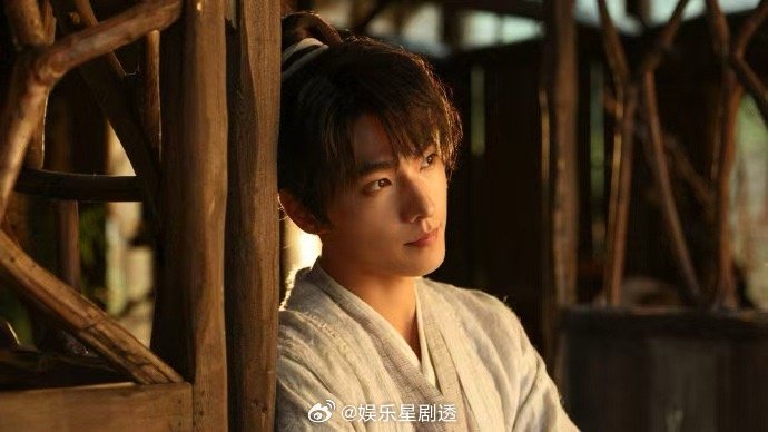 女导演拍出了杨洋的仙人清冷感 凡人修仙传里这段扯白纱，薄纱滑过杨洋脸颊的瞬间，清