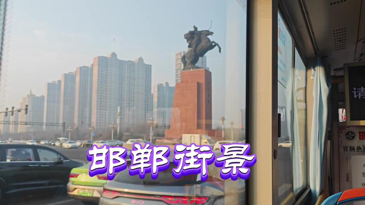 上联车轮滚滚追朝旭，每次看到清晨的阳光洒在行驶的车上，都觉得时间在向前奔跑。
