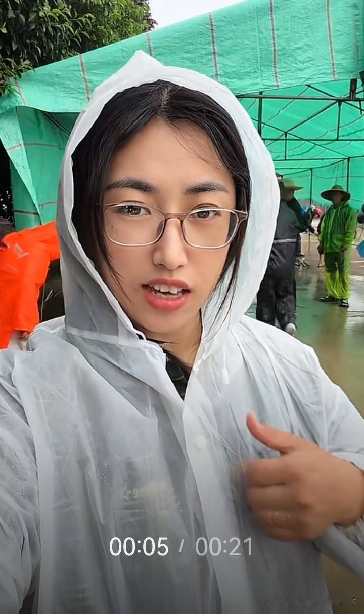 天公不作美，白良村下起了淅沥沥的小雨，相宜今天下午2点的助农选品会马上就要开始了