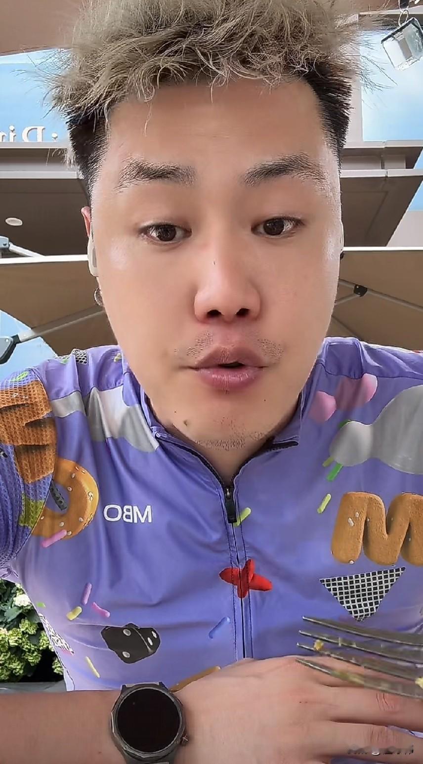 力挺！贺天举谈赵继伟：

“中国男篮肯定需要继伟，他的作用非常大。有赵继伟在场上