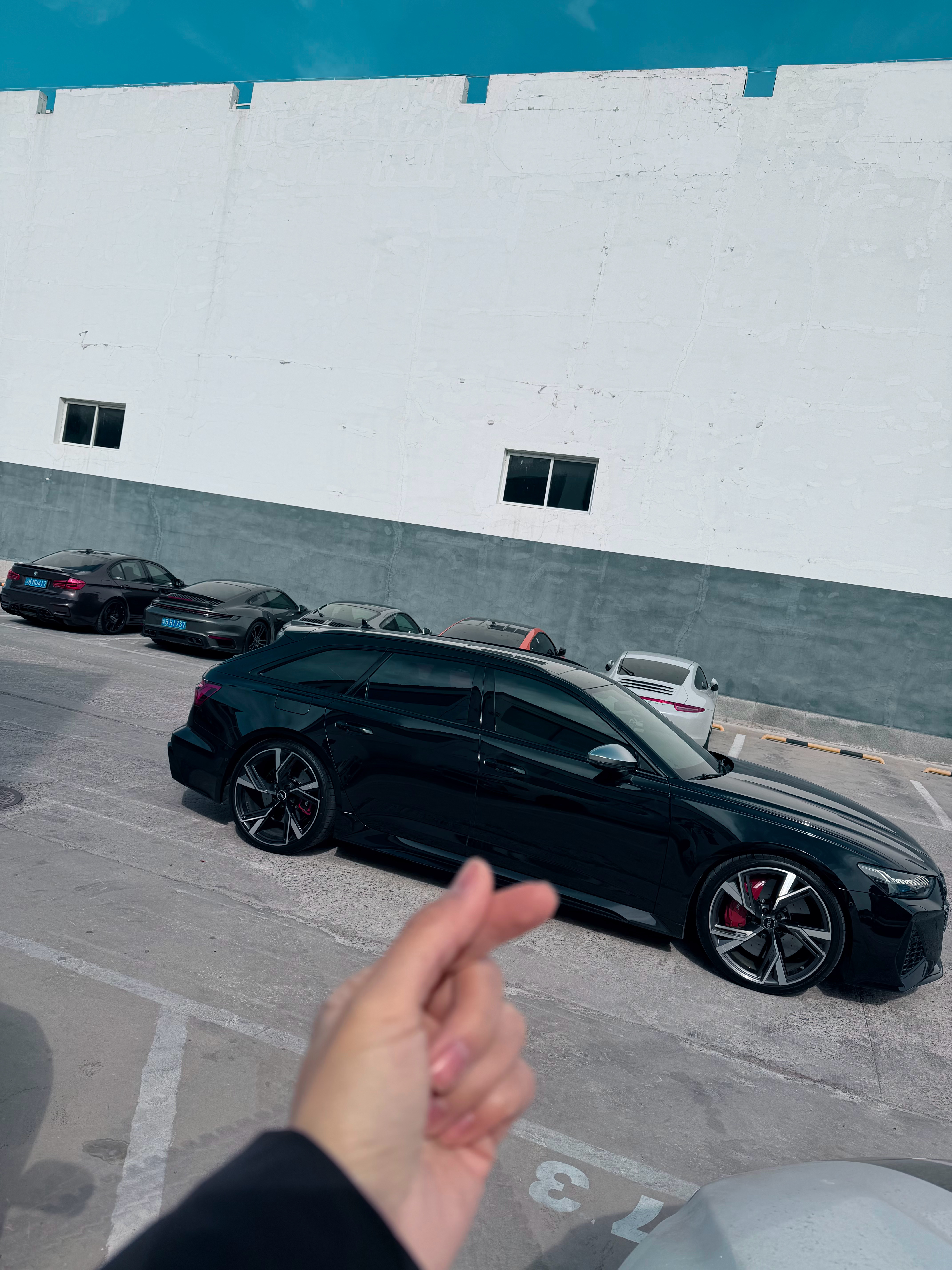 有个大哥要看Rs6 我挪了六个车给这玩意弄出来了今天必卖 