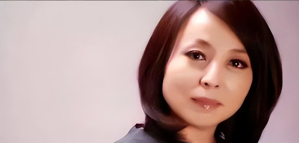 50岁郑州富婆拼了命给小19岁的丈夫生下三胞胎，这段当年没人看好的姐弟恋一度轰动