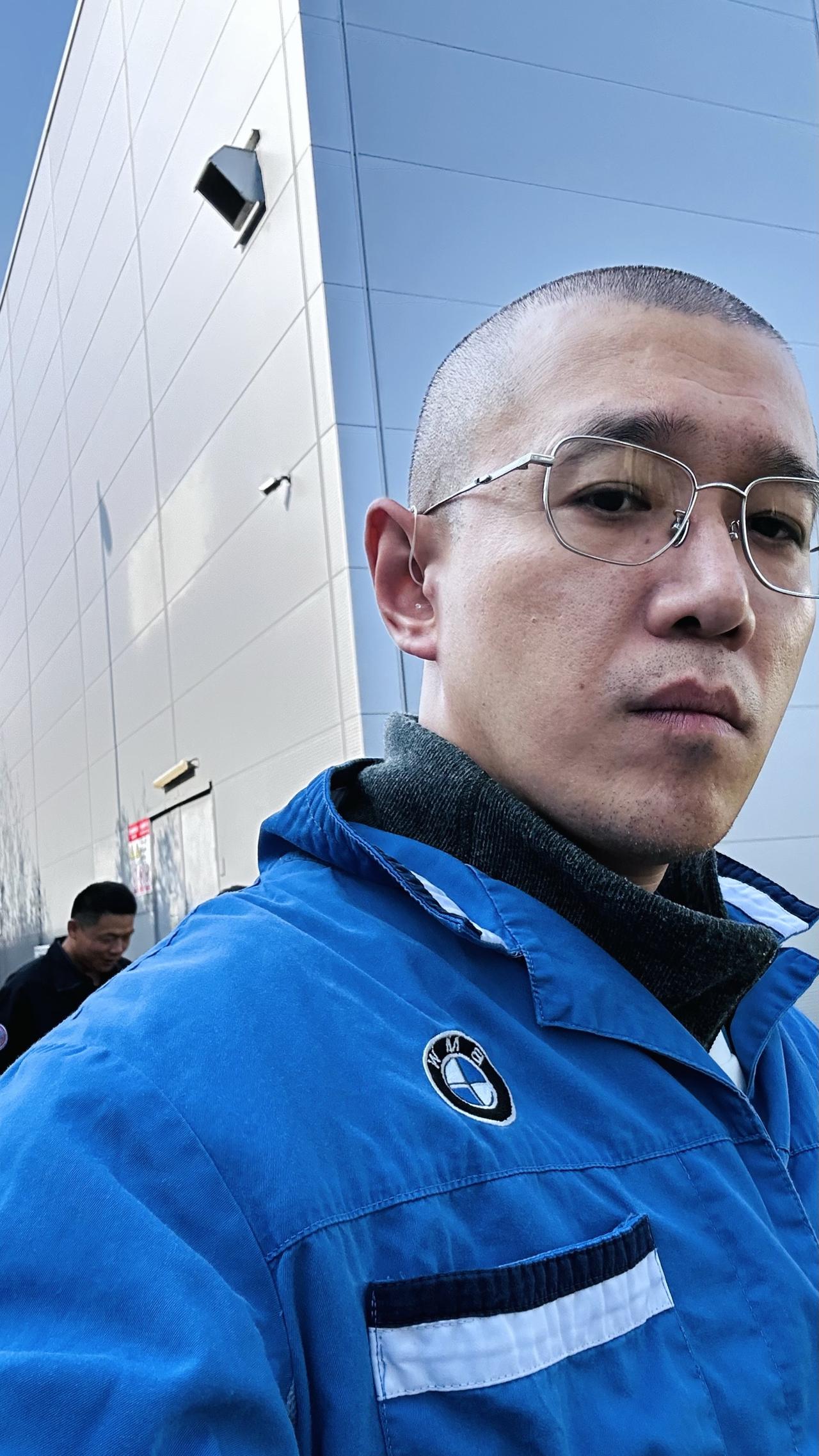 宝马专修 宝马 螺丝打到手抽筋 别不正经说车