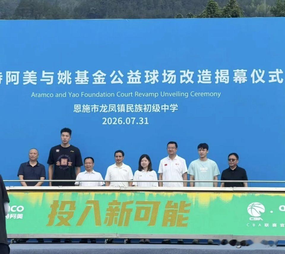 徐杰是很受欢迎的，姚明亲自邀请徐杰去湖北参加姚基金活动。CBA那么多球员，姚明只