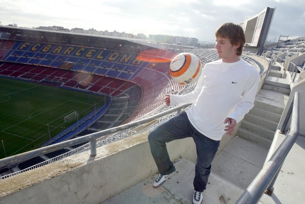 梅西  嫩豚颠球！梅西能有多可爱考古梅西