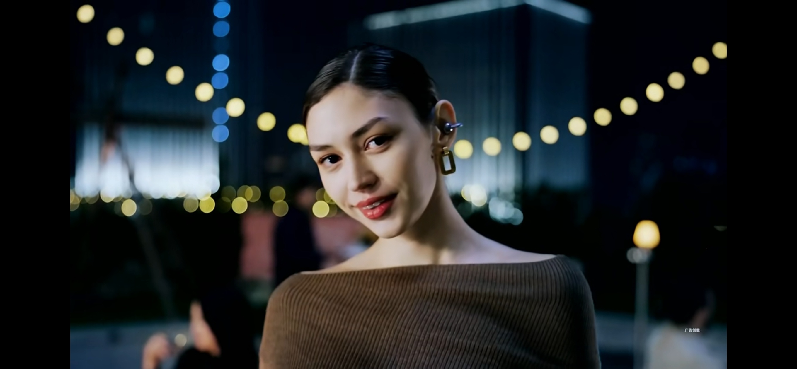 华为首款开放式耳机——华为FreeClip耳夹耳机国内价格公布：1299元超哥点