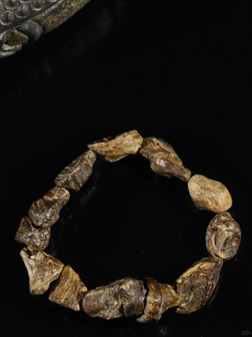 自然造物，独特香韵：马泥涝沉水随形手串