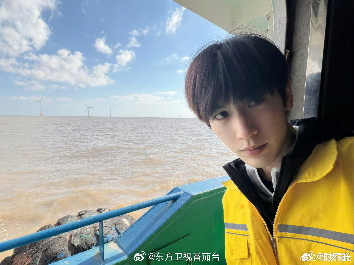 张凌赫张凌赫谈拍公益纪录片感受张凌赫沉浸式参与公益纪录片拍摄，亲身见证生态自然现