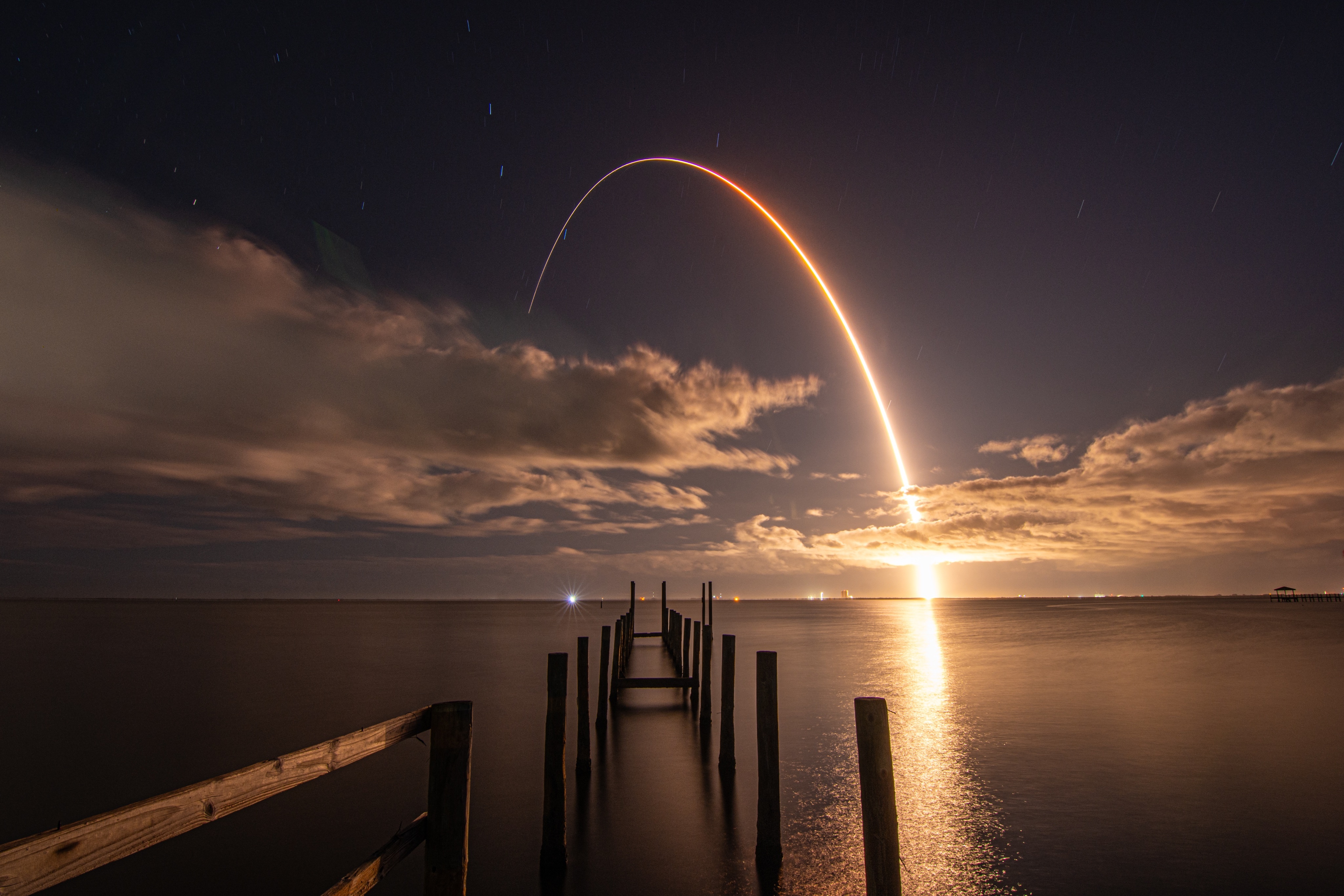 北京时间12月16日，黑店(ULA)使用宇宙神5  551型火箭成功将亚马逊27