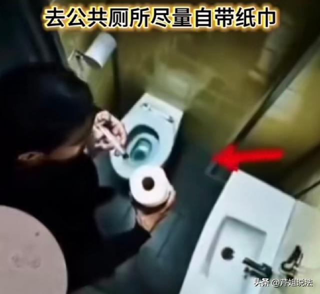 天生的坏！一男子感染HIV后，居然跑到城市各个公厕搞事情。他鬼鬼祟祟，拿着针头往