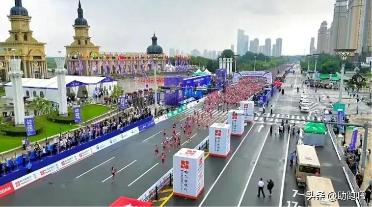 “哈尔滨马拉松升级金标，东北老铁的‘人情味’能打败北上广的‘高大上’吗？”

听
