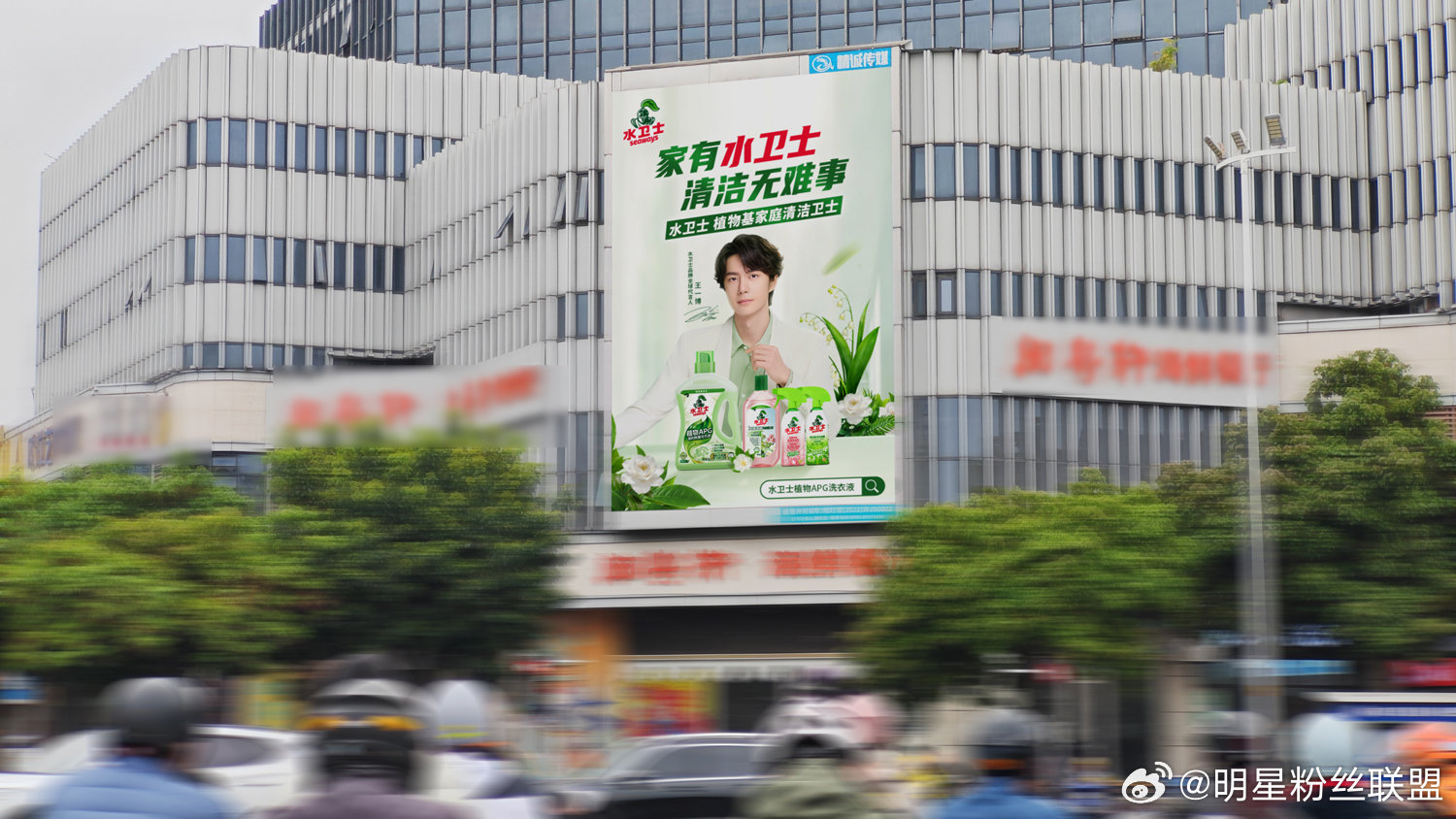 18城偶遇王一博王一博 pick城楼宇电梯循环亮相、18 城核心商圈大屏次第铺开