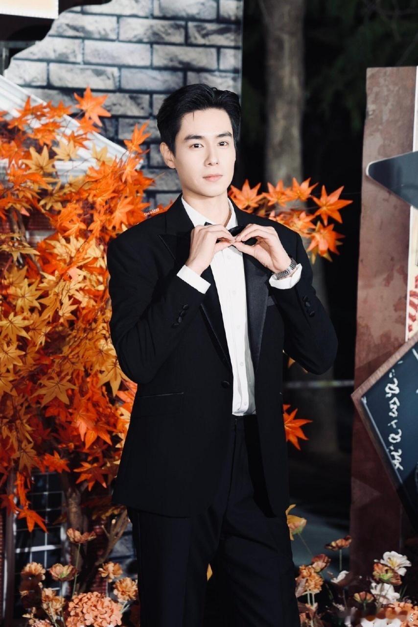 身高颜值双buff叠满，现偶天花板强势回归！青春白月光既视感拉满，表现力绝了，开