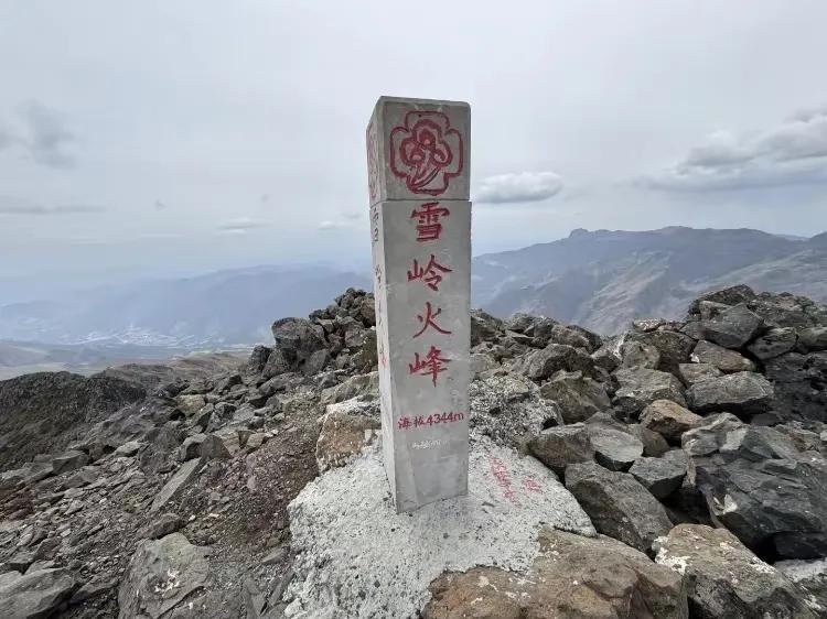 爬雪岭的6旬妇人遗体已被找到，老夫妻俩违规穿越慎中“禁地”，妻子不幸发生意外，网