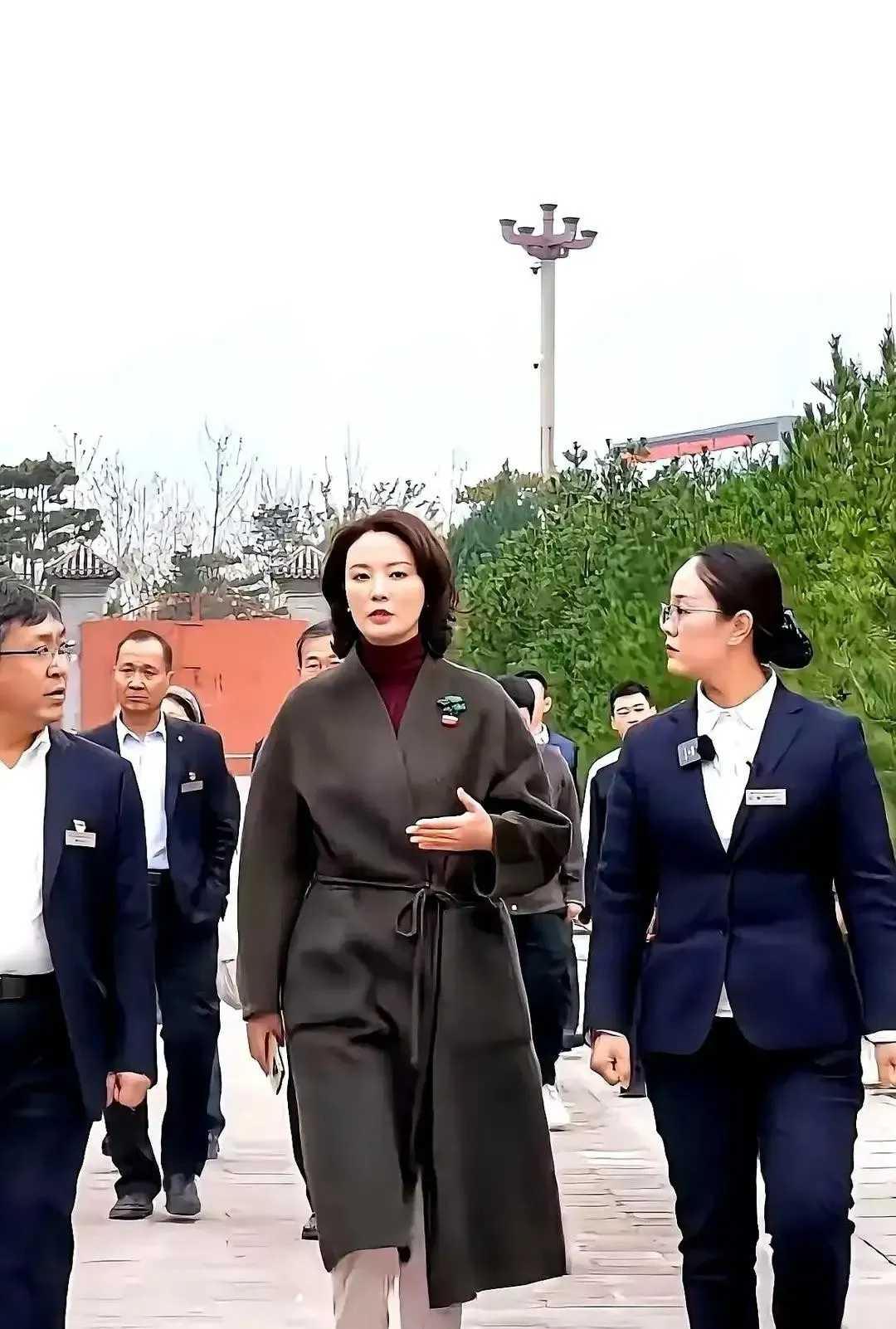 男友死缓、丈夫入狱，45岁从央视离职的刘芳菲，如今终于扬眉吐气