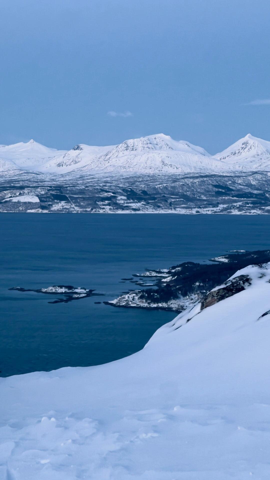 在瑞典火车的终点站Narvik|||去特罗姆瑟的前一站纳尔维克是瑞典火车向北的终