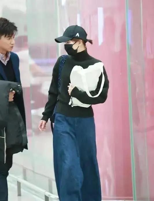 吴奇隆刘诗诗同框，两人好般配呀，根本看不出相差16岁，两人的穿搭也很时尚，刘诗诗