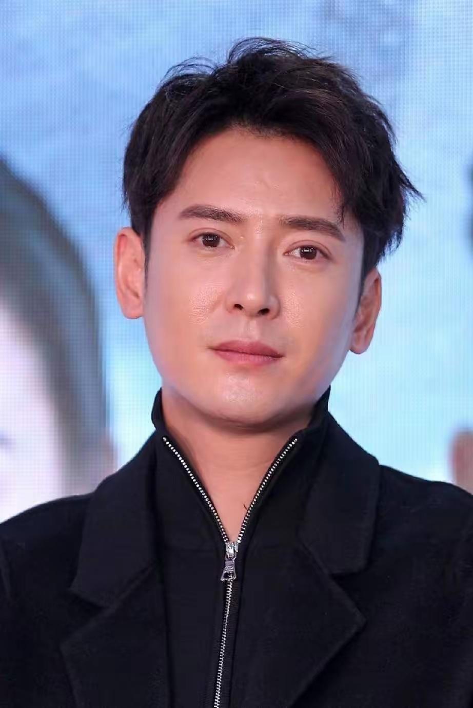 演员韩栋哭穷，
告诉普通人一个道理，
必 须存钱，存钱，存钱。

虽说，
有钱不