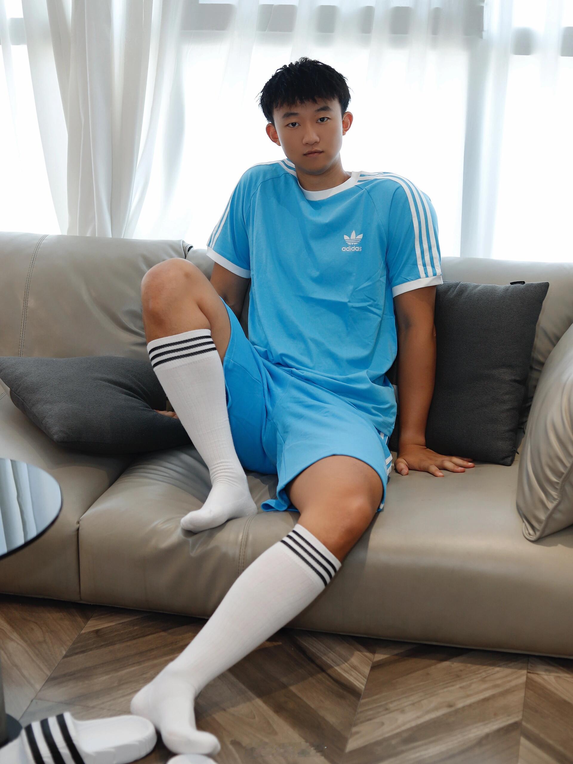 蓝色有一点显黑。传送门丨提可 ​​​