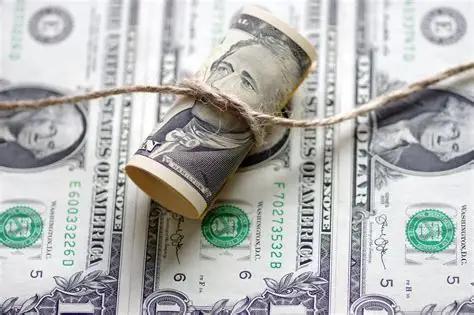 为何美国债务高达37万亿美元，还能养得起11艘航母？其实我们都被骗了，美国债务3