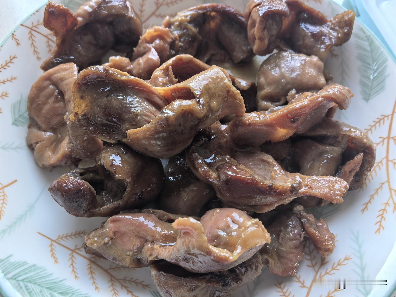 老婆说给我炖了一盘鸡胗，大家看看这是鸡胗吗？我敢保证这世界上吃过鸡胗的人是非常少