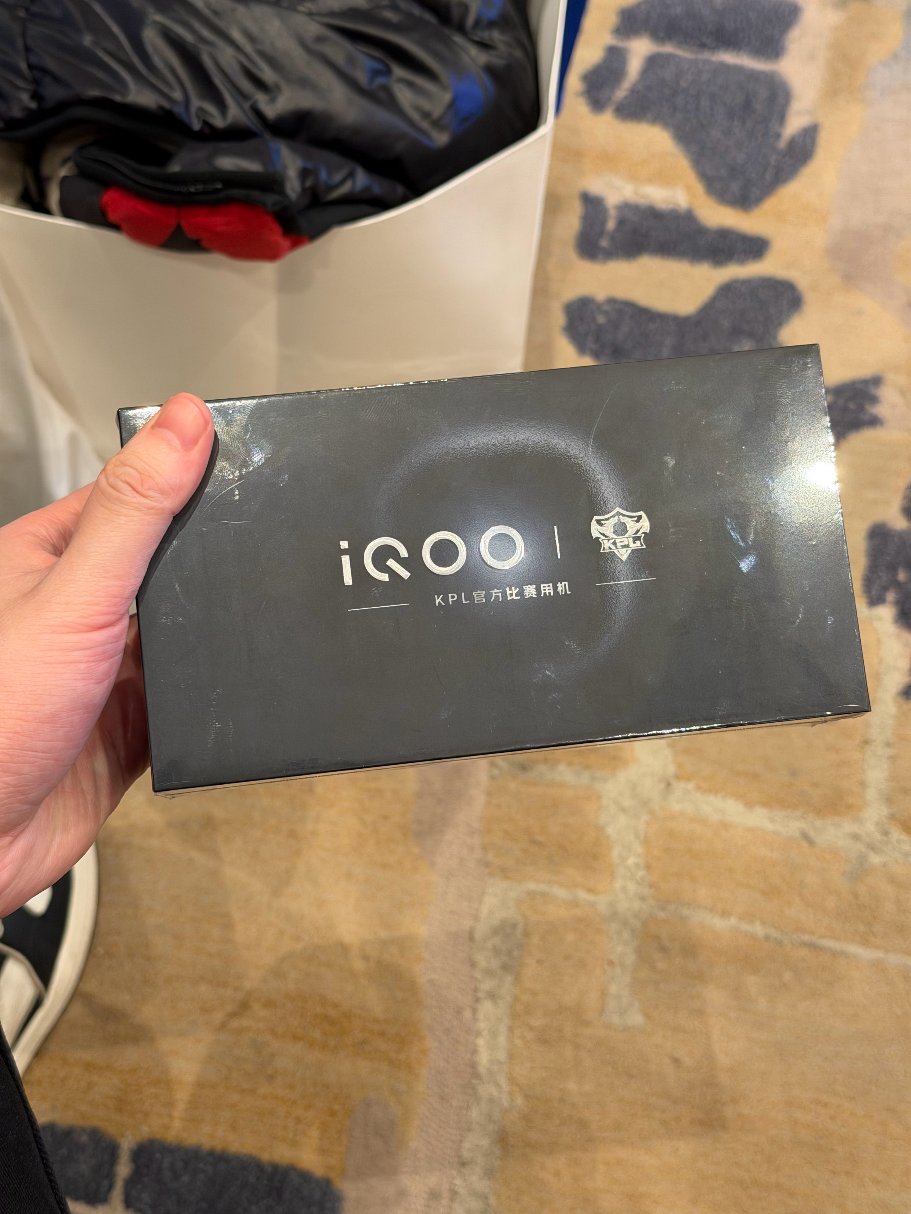 明明中的 iQOO 15