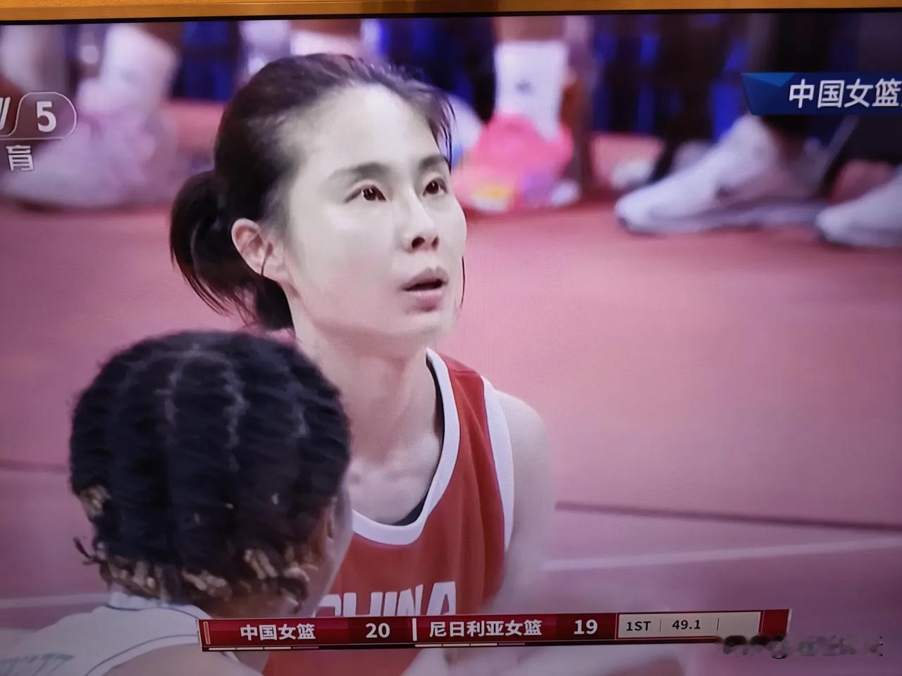 本该是一场没有悬念的热身赛！但是，尼日利亚女篮给中国女篮来了一个下马威！第一节比