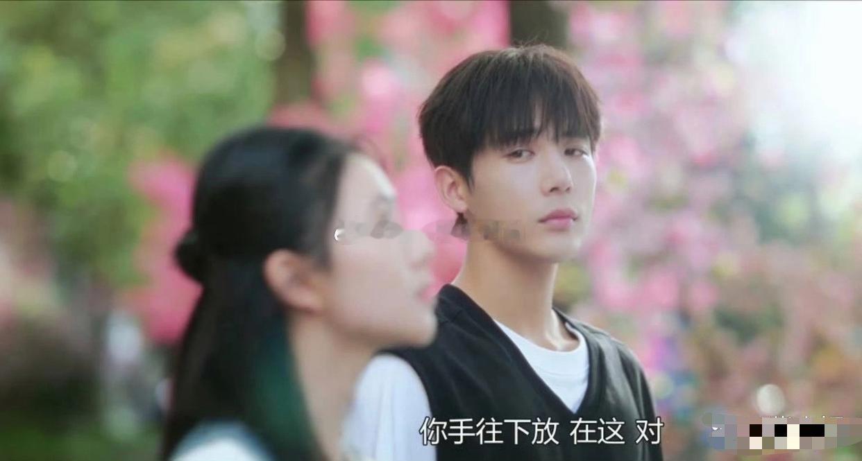 这个滤镜为什么在一起的两个人要一明一暗呢？ ​​​