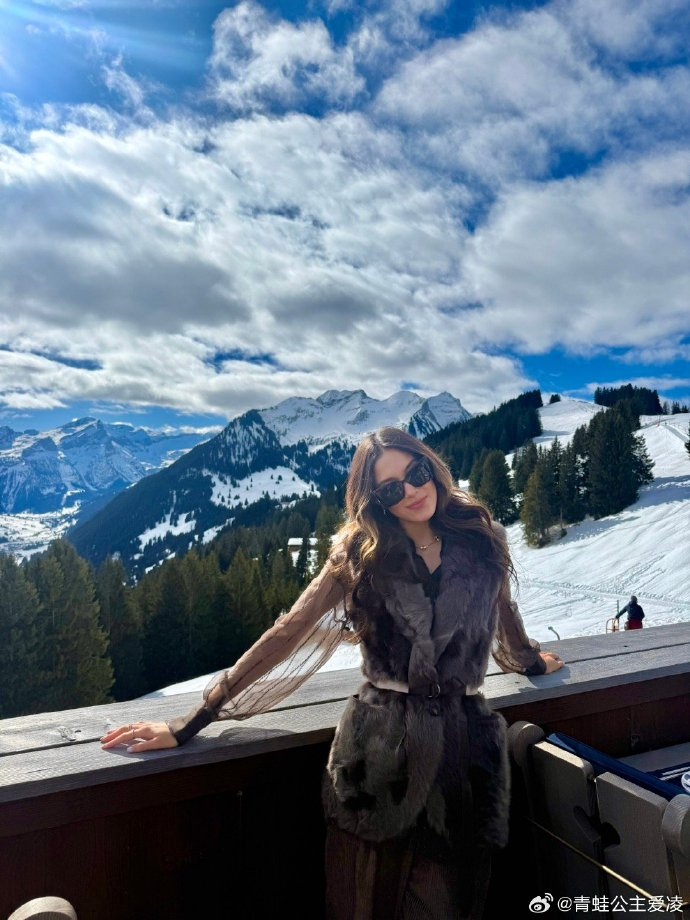 谷爱凌晒照庆祝妇女节 谷爱凌晒照庆祝妇女节：“3/8 妇女节快乐❤️ 强大女性的