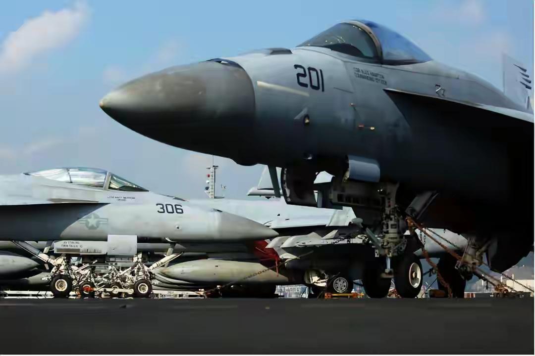 这才是美军机坠海的真正原因？特朗普不再遮掩