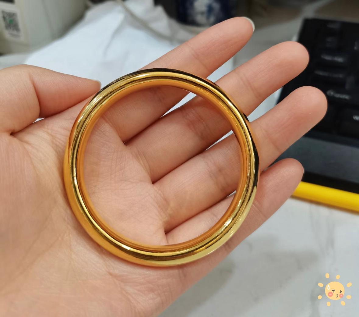 金价又涨疯了！现在买金都要绕着金店走，工作的同事这招太会省了又实惠

今早看金价