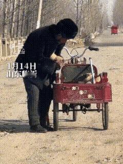 这位92岁老人叫王庆兰，是临沂兰陵县一个小村庄的普通村民，一辈子没离开过故土，手