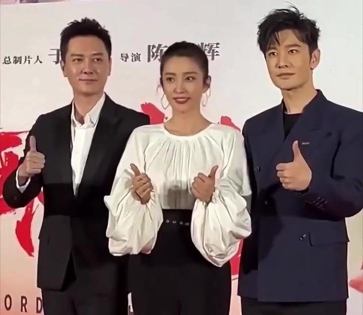 帅哥+美女组织[赞]，好赞👍