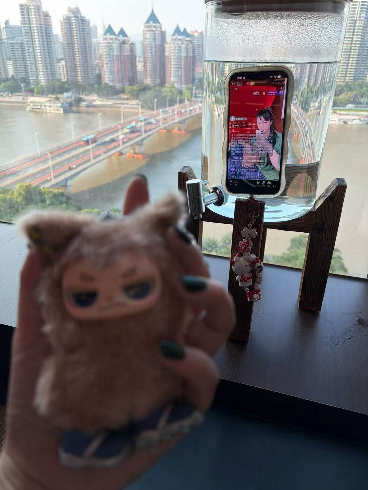 EVA小魔女勇敢做自己 所有孤独与沉淀，都是人生登顶的铺垫人这一生，最容易困住自