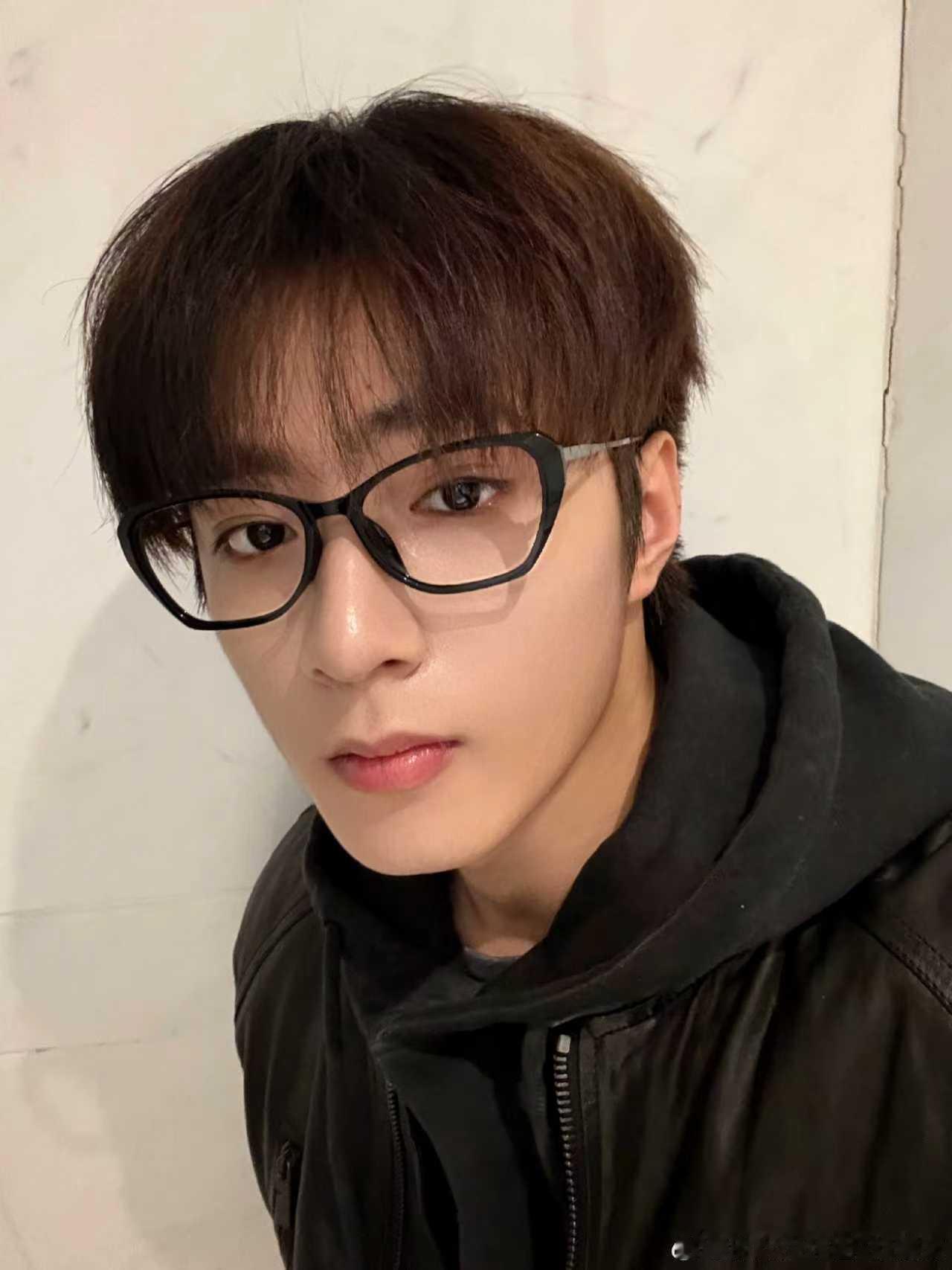 刘耀文从农民工变高富帅了刘耀文权威男头刘耀文hotnerd 刘耀文从农民工变高富