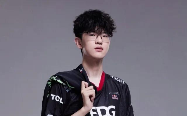 Jiejie绝对算是联盟历史上最具悲情色彩的冠军打野选手了[捂脸][捂脸][捂脸