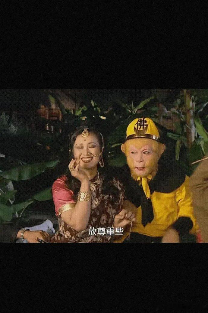 再看《西游记》，这只带着手表入画的手，当年看的时候有多少人和我一样压根儿就没有发