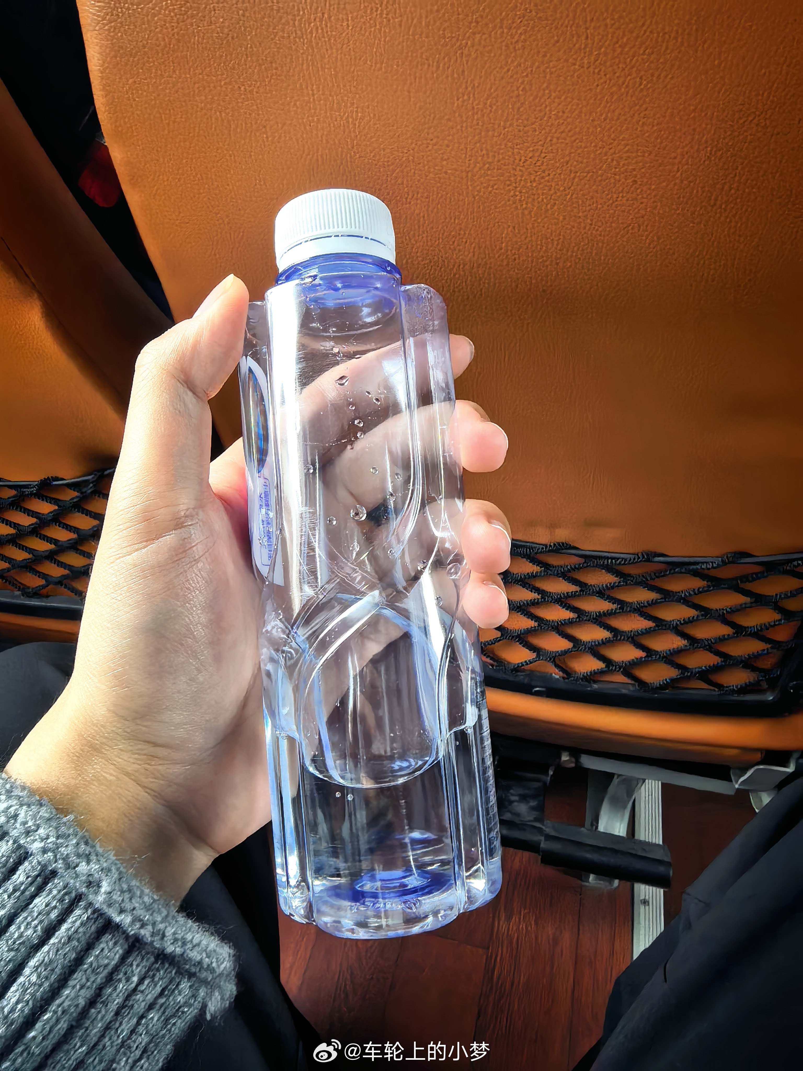 有件事很困惑。我经常既想去🚾又想喝水，这是为啥？ 