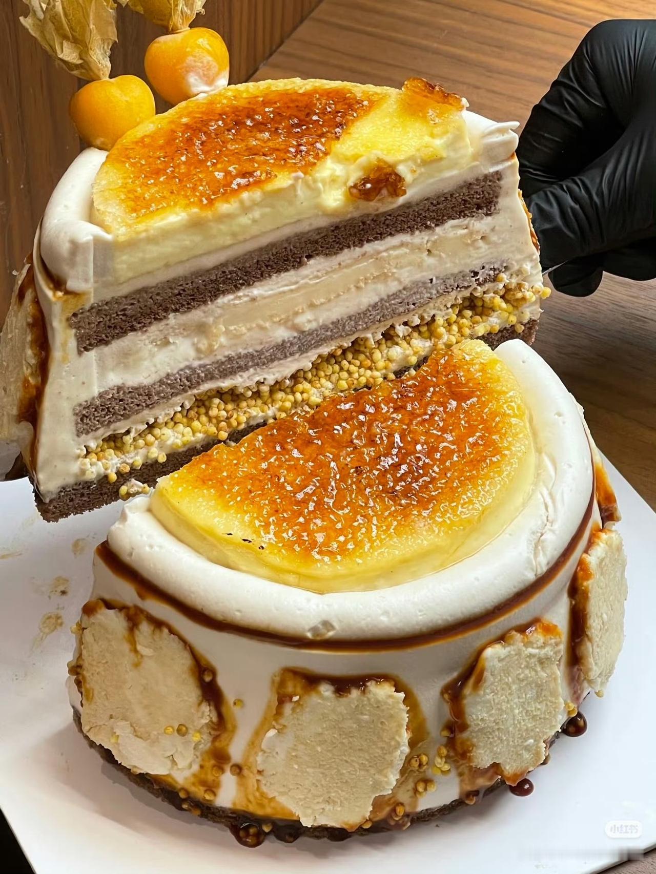 最近奶皮子真火，各种各样的奶皮子食物出现
奶皮子蛋糕，奶皮子糖葫芦，奶皮子酸奶