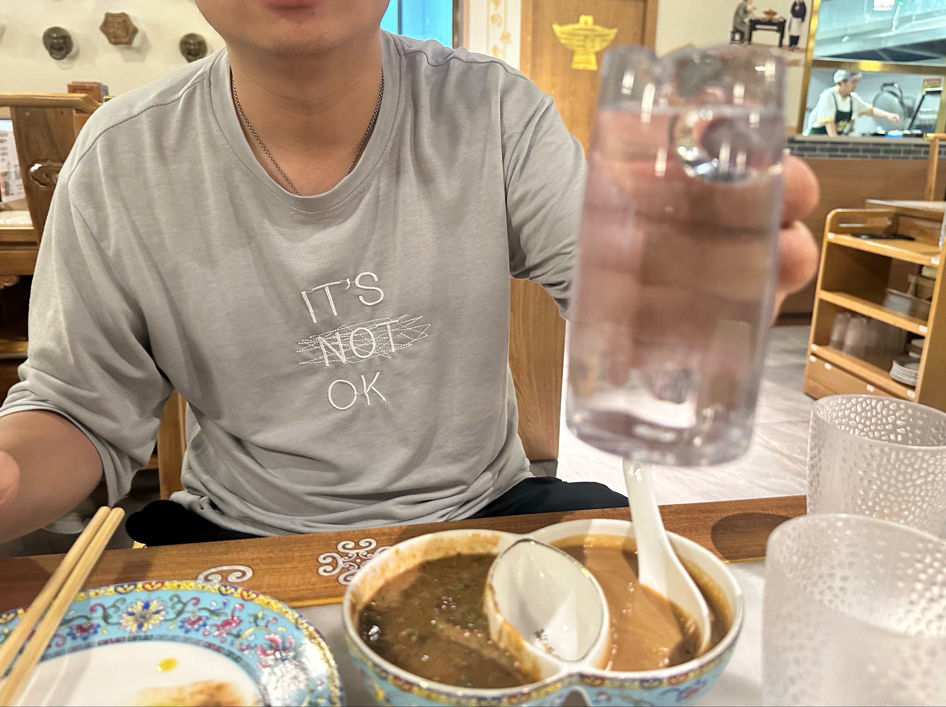 聚宝源的大三叉绝了主播太横了 直接拿分酒器喝 