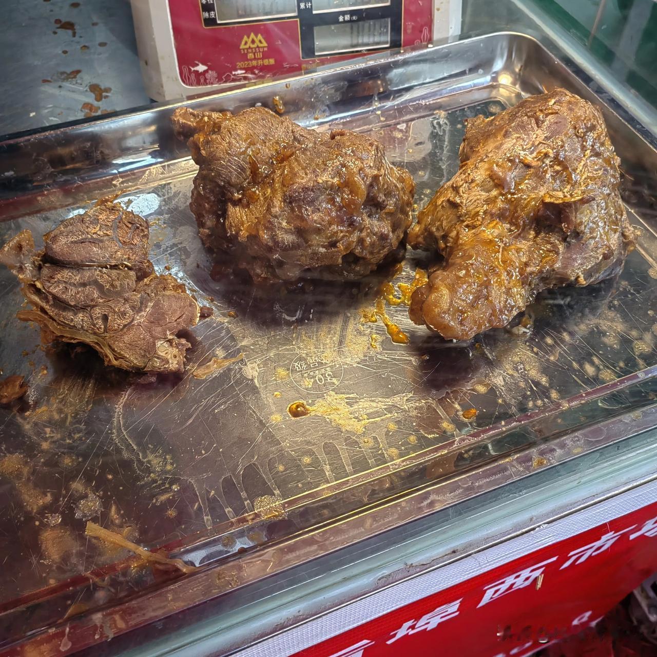 酱牛肉，65元一斤，价格有点贵，但味道不错！