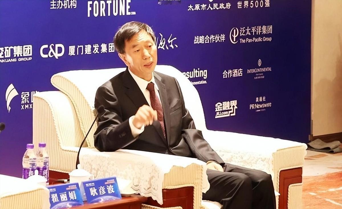 2019年耿彦波卸任太原市市长，他那双布满灰尘的皮鞋成为市民心中的鲜明符号
20