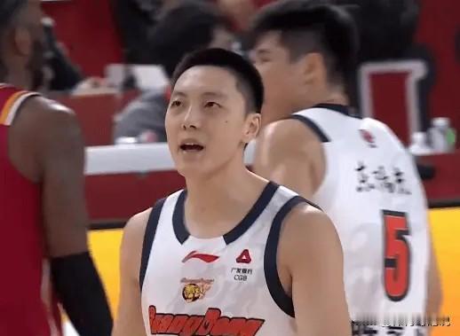 以前从来不敢想象，一支球队可以将广东宏远完全锁死，上半场的北京队做到了。

北京