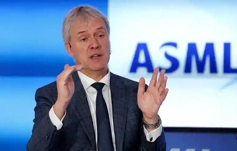 美国：绝不允许把使用美国技术的光刻机，卖给中国！
 
中国：绝不允许把使用中国稀