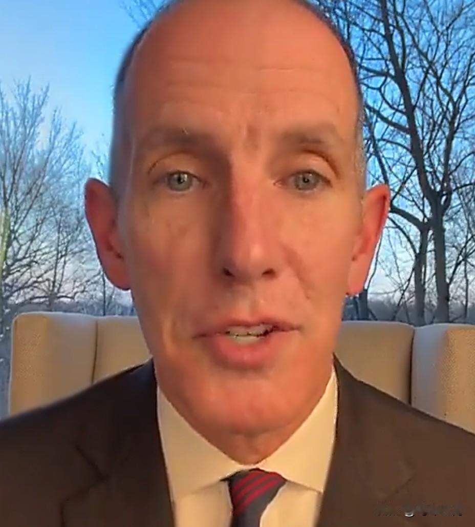 明尼苏达州共和党州长候选人克里斯·马德尔宣布退出竞选。在长达10分钟的视频中，他