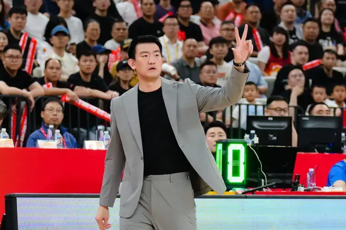 王博：深圳队回到主场后进攻端很流畅，防守上的强度非常大