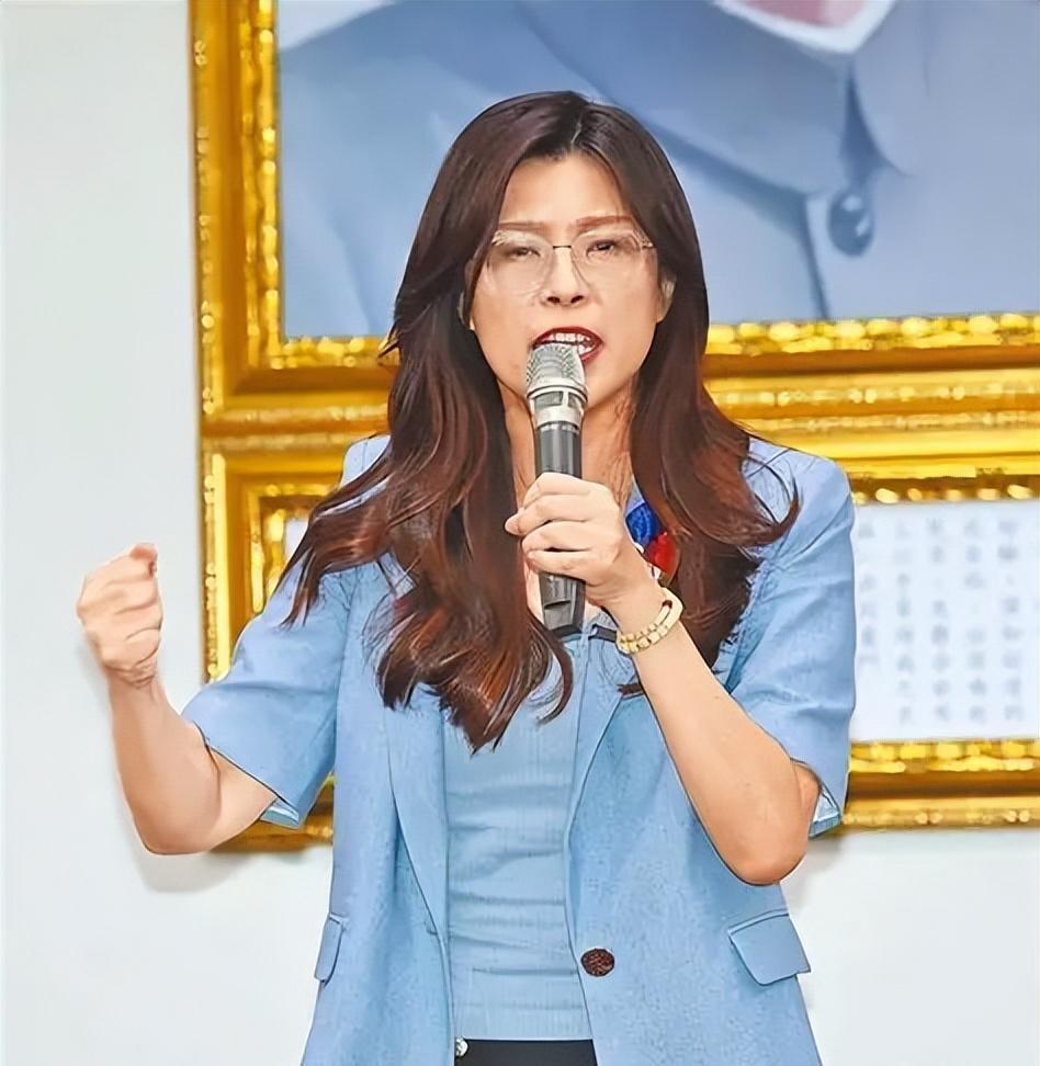郑丽文上任中国国民党主席后，以强烈改革姿态迎接诸多挑战，用果敢举措打破多年来固守