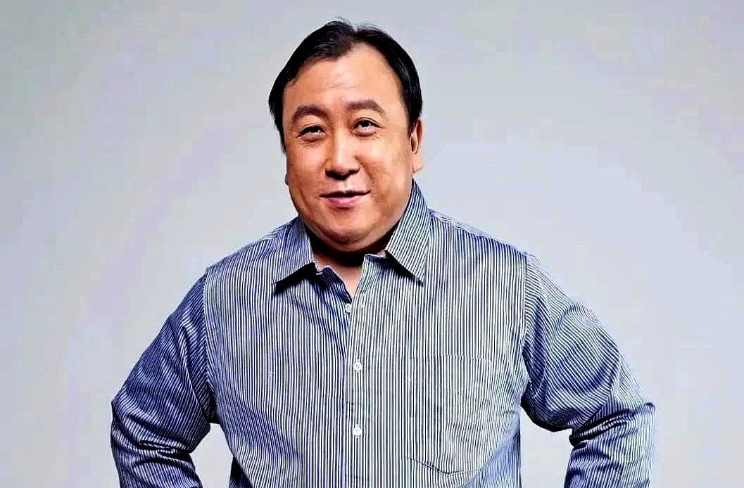 一段早年的访谈录像里，主持人给香港导演王晶抛了个极度带刺
他没绕弯子，就承认自己