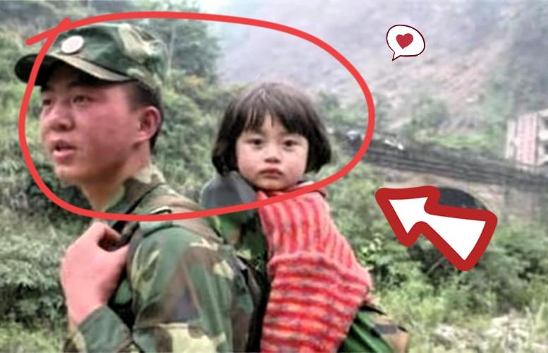 2008年5月12日，汶川地震那年！22岁的侦察兵梁智斌在废墟里！徒手刨出被困的